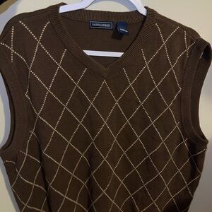 Saddlebred V-Neck Sweater in Brown